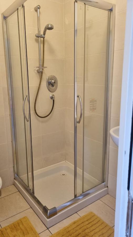 2 Bedroomed Ground Floor Apartment 肯梅尔 外观 照片